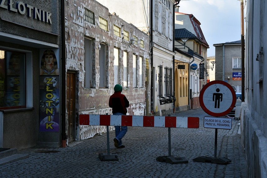 Gorlice. Miało być nowocześnie, będzie bardziej praktycznie. W miejscu MOPS-u - parking [ZDJĘCIA]