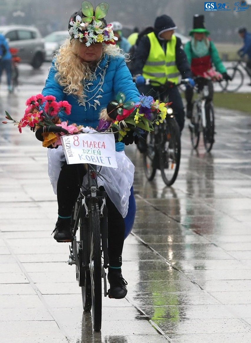 Pań deszcz nie rusza. Zrobiły sobie dzień kobiet na rowerach [ZDJĘCIA]