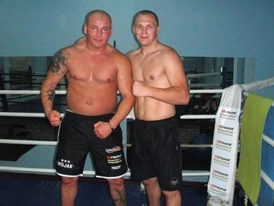 Artur Szpilka (z lewej) i kolega z grupy bokserskiej Krzysztof Głowacki