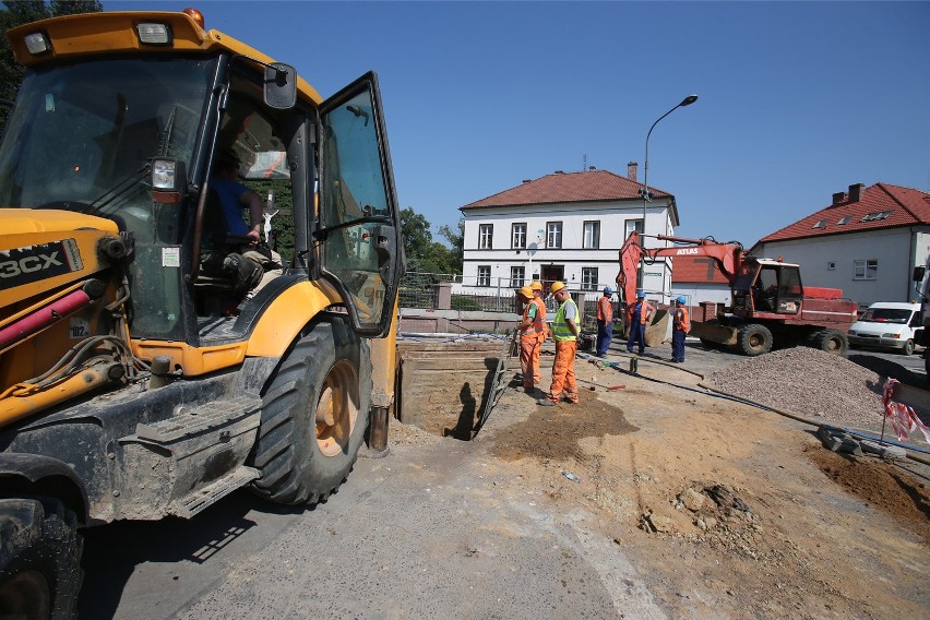 Prace przy budowie kanalizacji w Leśnicy, sparaliżują wjazd...