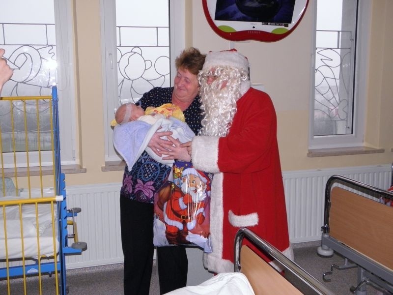 Mikołaj u dzieci w szpitalu w Staszowie