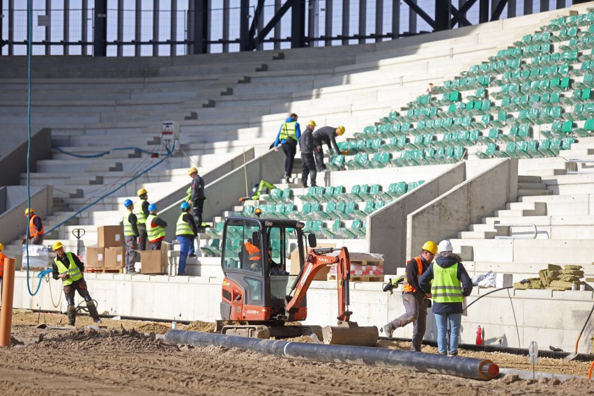 Budowa stadionu piłkarskiego w Sosnowcu powoli zbliża się ku...