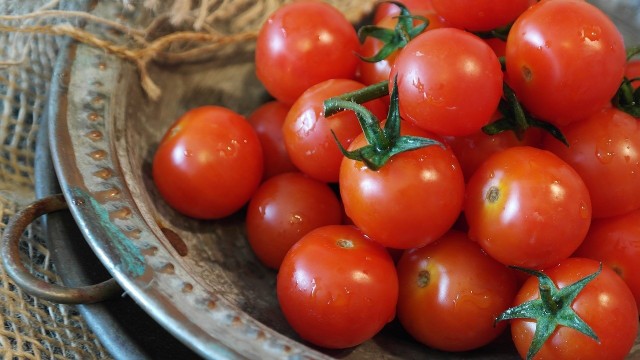 Z pomidorów przygotujemy rewelacyjny przecier pomidorowy na zimę.