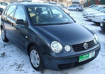 Volkswagen polo, który chciał kupić mieszkaniec Szczecinka miał stać w jednym z komisów samochodowych w Lesznie.