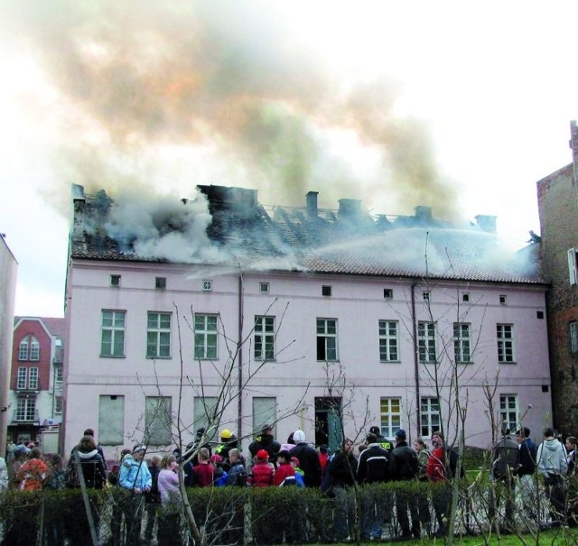 Pożar kamienicy przy Wojska Polskiego 16 w kwietniu 2007 rozpoczął czarną serię. Miejmy nadzieję, że ta historia się nie powtórzy.