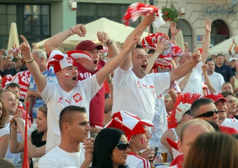 Kto obejrzy Euro 2012 na stadionie, kto w strefie kibica, a kto w domu?  