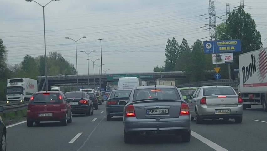 Wypadek spowodował wielkie korki na Alei Roździeńskiego w...