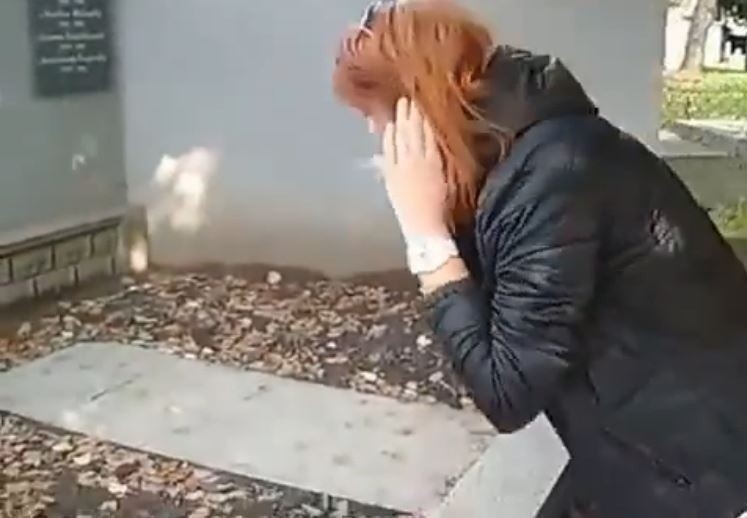 Dziewczyna pluła na groby w Częstochowie: "Bohaterowie" filmu z YouTube przesłuchani [ZDJĘCIA]