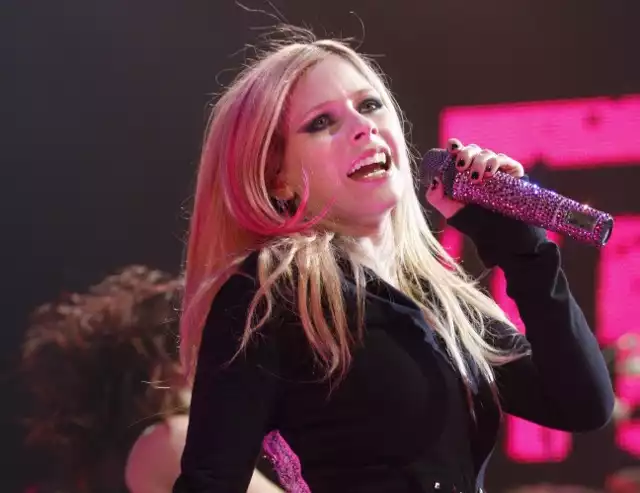 Avril Lavigne  - znana kanadyjska wokalistka przyjeżdża do Łodzi. Wystąpi w Atlas Arenie w niedzielę 30 kwietnia br. To będzie wyjątkowa okazja, by zobaczyć i posłuchać artystki na żywo. Ostatni raz w Polsce gościła blisko 14 lat temu.