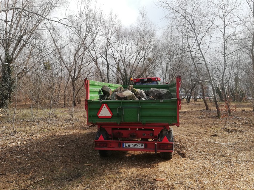 Trwa porządkowanie terenu. -  Urządzimy tutaj naprawdę...