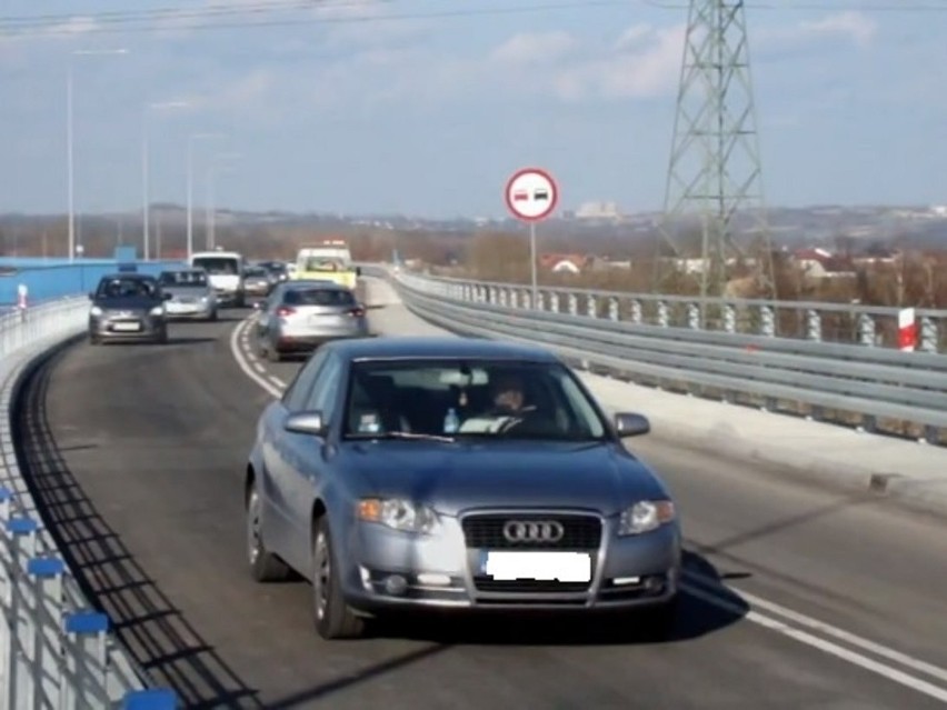 Oświęcim. Można już jeździć północną obwodnicą. Kierowcy liczą, że znikną korki w centrum miasta