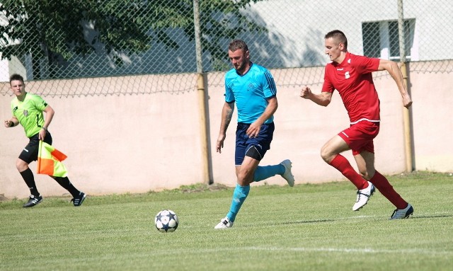 W Przechowie Wda II/Strażak pokonała Flisaka Złotoria 2:0 (0:0). Gole strzelili Patryk Podolski (na zdjęciu w niebieskiej koszulce) i Amadeusz Czajkowski.