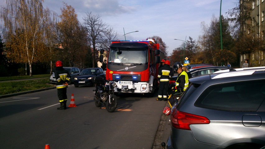 Nowy Sącz. Wypadek na ul. Barskiej. Zderzenie samochodu z motocyklem. Ranna kobieta w szpitalu