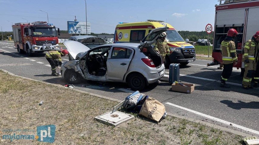 Chojny Młode. Wypadek na DK 61. Kierująca oplem wymusiła pierwszeństwo i uderzyła w toyotę i renault