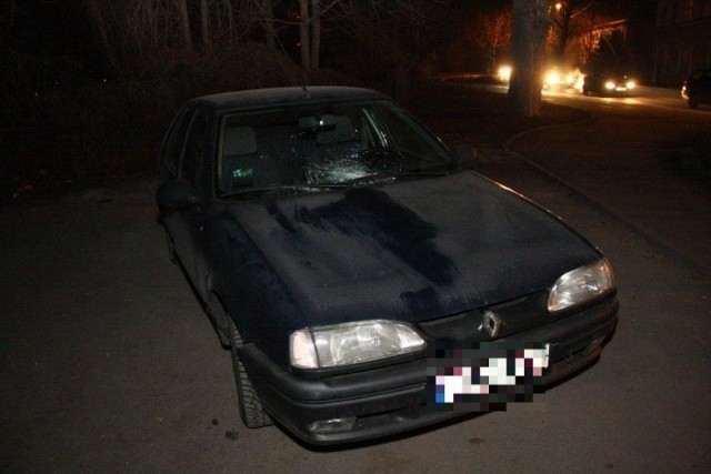 Kierowca renault 19 odpowie za spowodowanie wypadku.