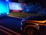 Tragiczny wypadek w Brzeźnie. Zderzenie samochodu osobowego z ciężarowym. Zginął młody kierowca
