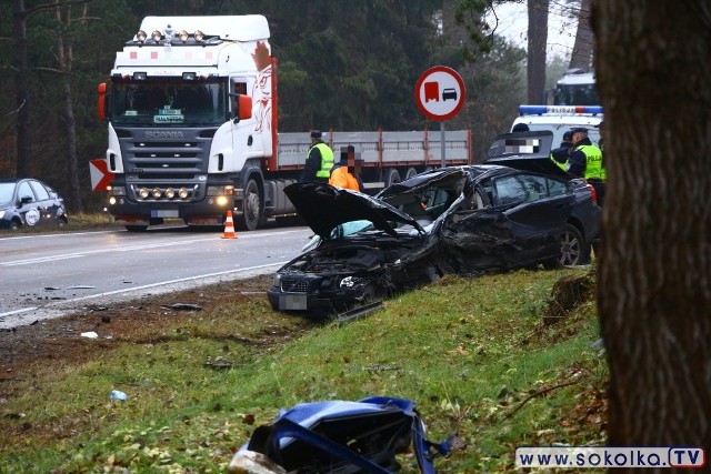 Dziś ok. godz. 8 zderzyły się ze sobą ciężarówka wioząca żwir i samochód osobowy marki Volvo.Zdjęcia i wideo dostępne dzięki uprzejmości portalu https://www.sokolka.tv/