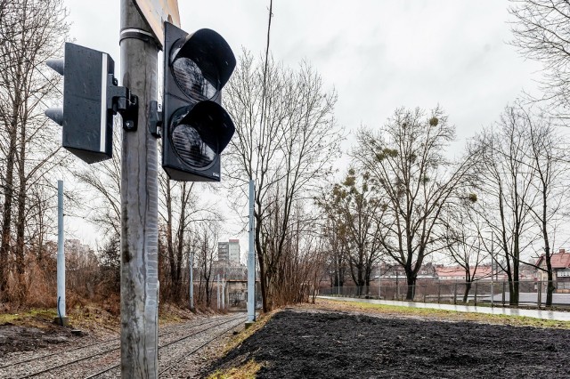 Piętnaście skrzyżowań drogowo-tramwajowych zyskało nową sygnalizację świetlną, dzięki temu mieszkańcy szybciej dojadą tramwajem m.in. do Katowic i Świętochłowic.