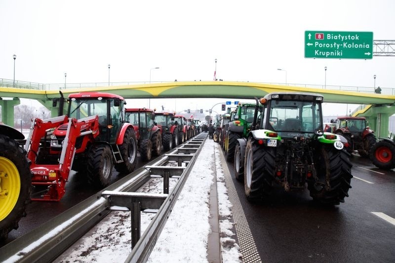Rolnicy blokują krajową ósemkę w Porosłach