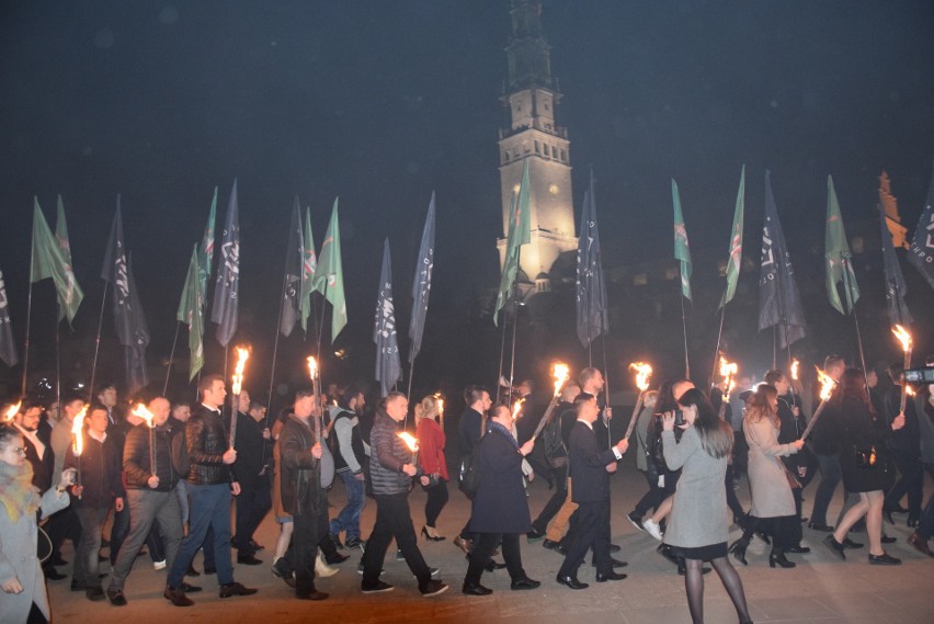 Pielgrzymka Środowiska Narodowego  od sześciu lat gromadzi...