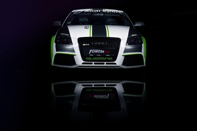 Audi RS3 Sportowy filtr powietrza, większy intercooler, akcesoryjny układ wydechowy oraz elektronika przygotowana przez PP-Performance zamieniła fabryczne 340 KM i 450 Nm w niebagatelne 450 KM i 600 Nm.Wzmocnione Audi RS3 przyspiesza do „setki” w niecałe cztery sekundy. Prędkość maksymalna sięga 310 km/h.Fot. fostla.de