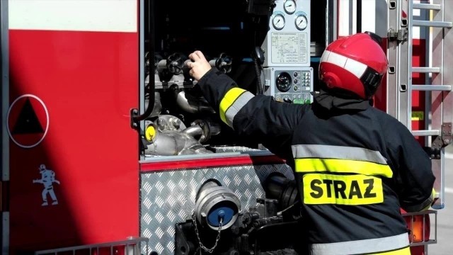 W piątek koszalińscy strażacy odebrali zgłoszenie o pożarze w dawnym Hotelu Atlantic w Starych Bielicach