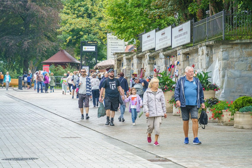 Pięcioetapowy remont w centrum Krynicy zakończony. Turyści...