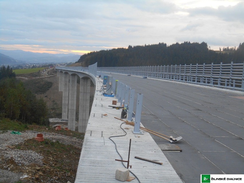 Jeden z najwyższych mostów Europy Środkowej na ukończeniu - to 10 km od granicy z woj. śląskim