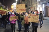 Protest na auta i klaksony na al. Unii Lubelskiej. Po nim demonstracja pod Bramą Krakowską. Oglądaj na żywo