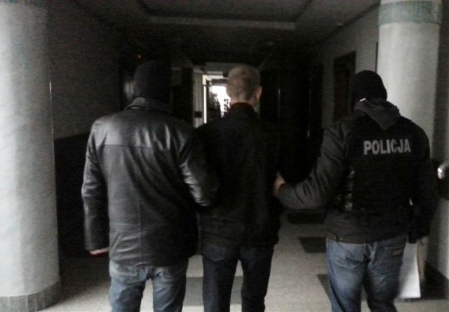 Fałszywy wnuczek zatrzymany. Oszust udawał oficera CBŚ (zdjęcia)