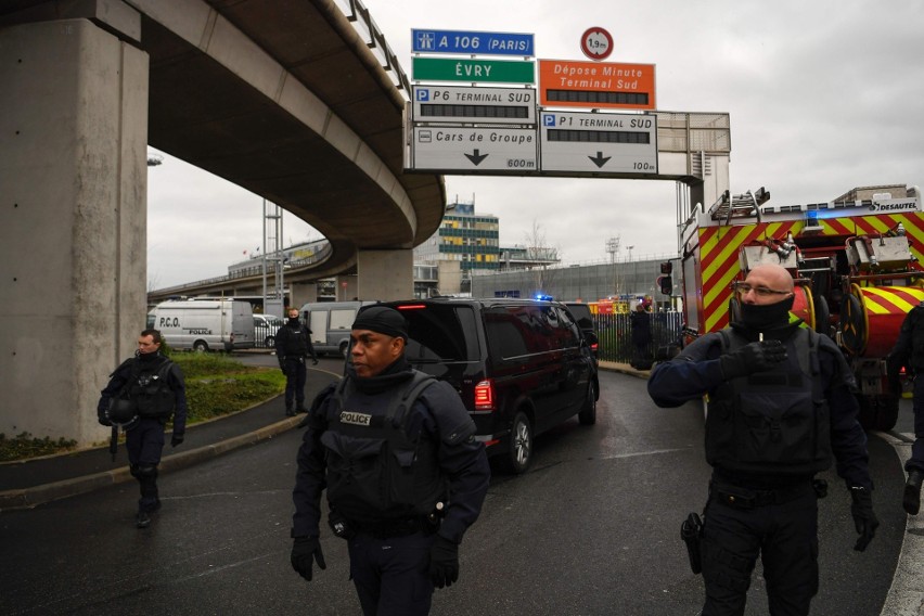 Atak na lotnisku Orly pod Paryżem: napastnik zabity przez służby bezpieczeństwa (AKTUALIZACJA)