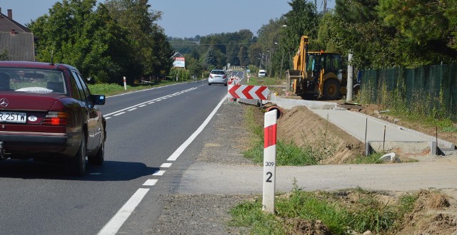 Budowa chodnika w Śmiłowicach już trwa.