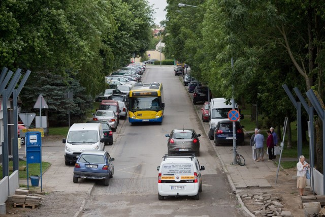 Jak zgłosił nam internauta kierowcy mają dziś znaczne utrudnienia w przejdzie ulicą Braci Gierymskich.