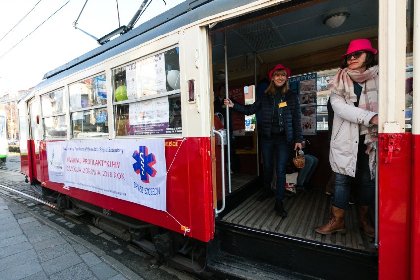 Szczecin: Co ma wspólnego zabytkowy tramwaj z wirusem HIV? Całkiem dużo [WIDEO, ZDJĘCIA]