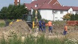 Budowa sieci kanalizacyjnych w Łukowie. Zobacz wideo                  