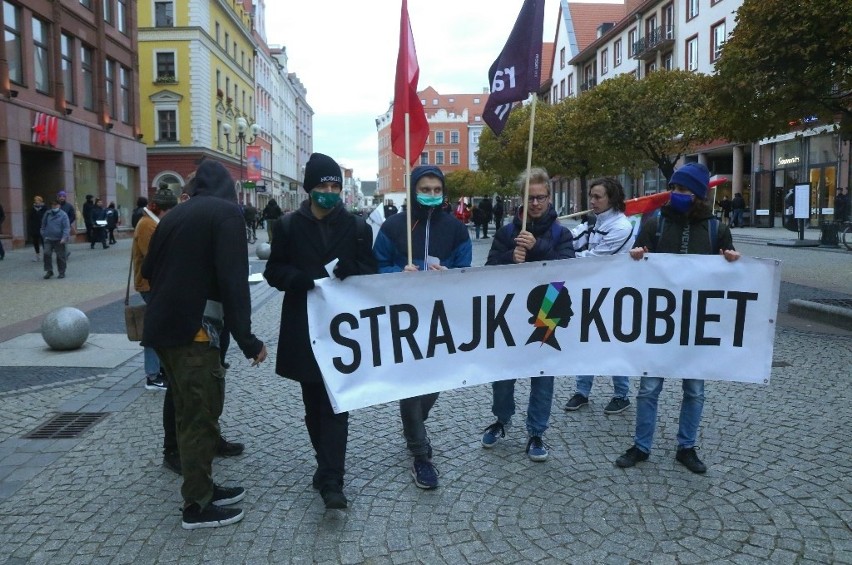 Manifestacja na ul. Świdnickiej we Wrocławiu 22.10.2021