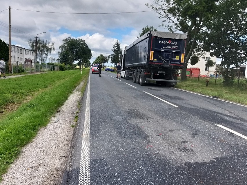 Groźny wypadek na drodze Szubin - Nakło. Zderzyły się dwa samochody ciężarowe [zdjęcia]