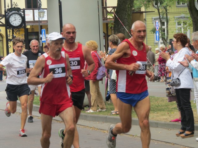 Półmaraton Termy Uzdrowisko CiechocinekTo dopiero pierwszy kwadrans biegu