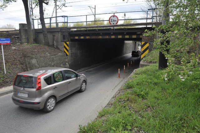 Jezdnia pod wiaduktem na ul. Batorego w Rzeszowie zostanie poszerzona.