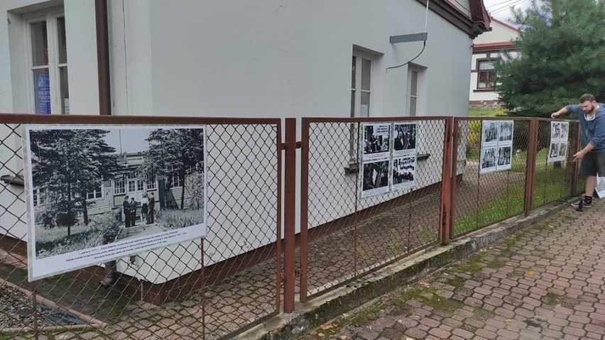 Historia suchedniowskiej "trójki" na starych zdjęciach - wystawę umieszczono na ogrodzeniu biblioteki (ZDJĘCIA)