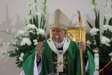 Łódzcy księża muszą się złożyć na złoty krzyż dla arcybiskupa Jędraszewskiego