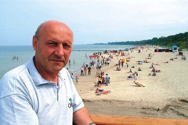 Kołobrzeska plaża należy do najbezpieczniejszych w kraju. Cieszy się z tego nie tylko Zbigniew Wojtan.