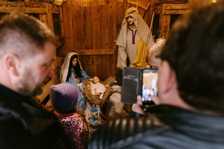 Żywa szopka przy kościele pw. Św. Mikołaja Biskupa w Kraczkowej [ZDJĘCIA]