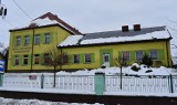 Panele fotowoltaiczne montowane są na budynku szkoły w Krzczonowie. Mają być gotowe do końca grudnia. Zobaczcie zdjęcia