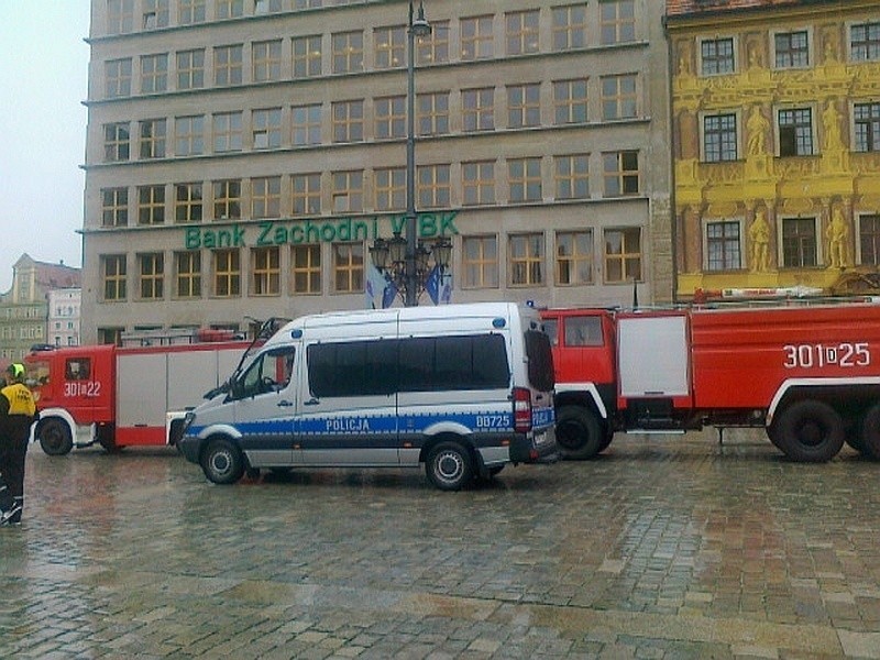 Zgłoszenie o bombie w budynku Banku Zachodniego i...