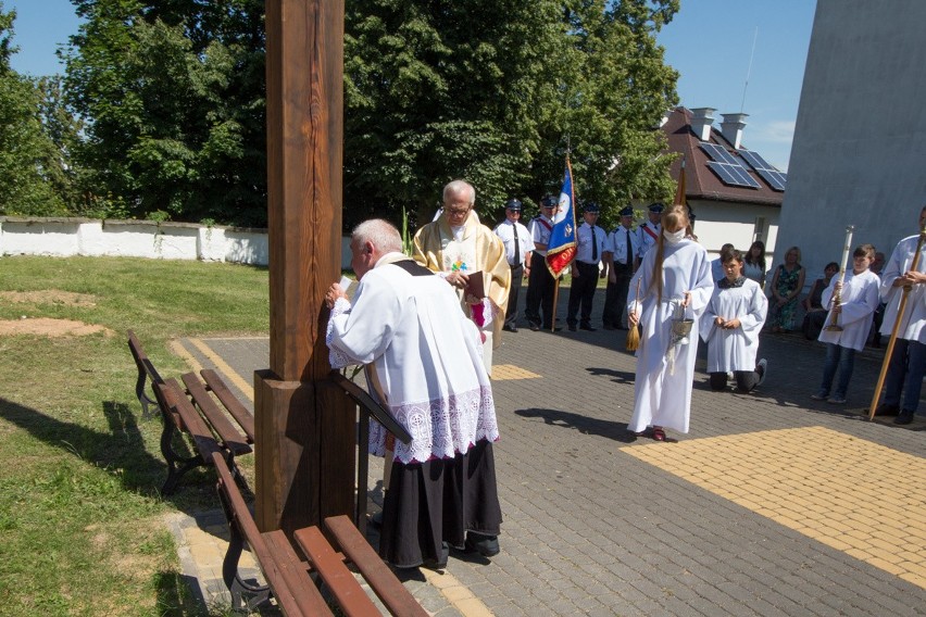 W niedzielę uroczyście poświęcono nowy krzyż w Mircu (ZDJĘCIA)