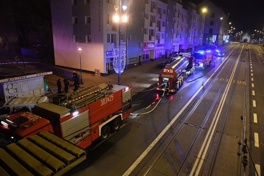 Strażacy w akcji w centrum Szczecina. Spłonęło poddasze