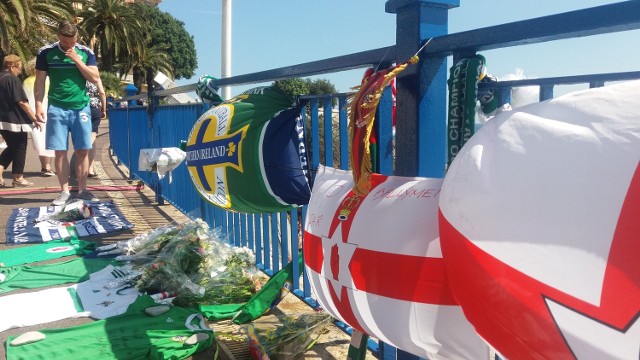 Irlandczycy upamiętniają miejsce, gdzie zginął 24-letni kibic na promenadzie nad Morzem Śródziemnym w Nicei