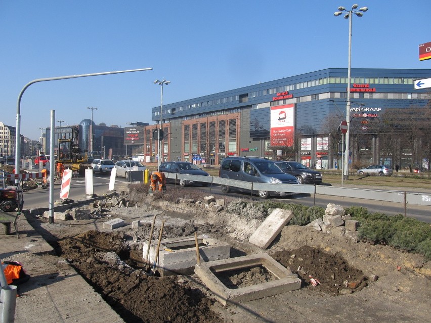 Wrocław: Na Traugutta powstaje ścieżka rowerowa (ZDJĘCIA)