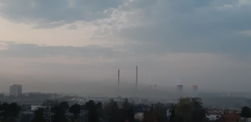 Straszny smog w woj. śląskim. Normy przekroczone o kilkaset...